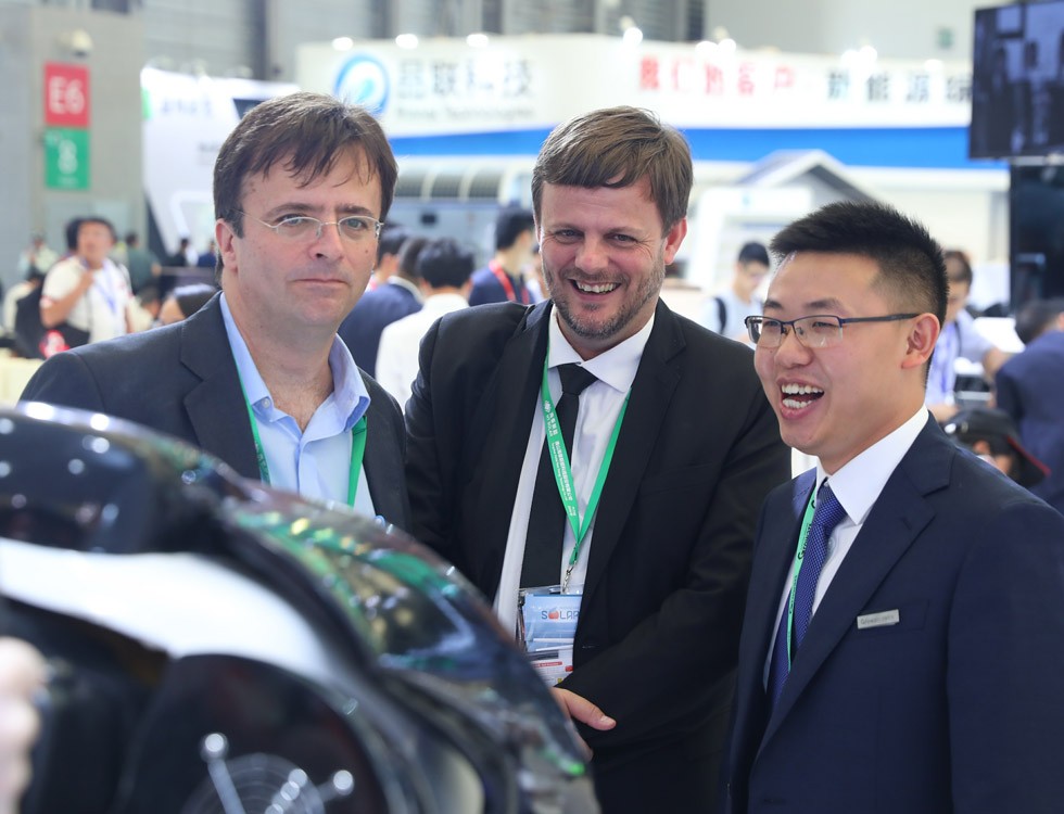 Inovacare SOLAR no stand da Growatt na SNEC PV Power em Shanghai, China, em 2018.