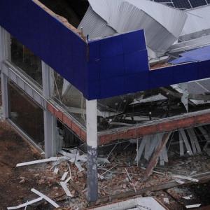 Perícia aponta que queda de telhado de supermercado em Caxias pode ter sido causada por sobrecarga. Foto: Antonio Valiente / Agencia RBS. Fonte: Gauchazh.clicrbs.com.br/pioneiro.