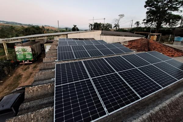 Energia Solar Transforma a Produção na 100% Caipira em Biritiba Mirim, SP