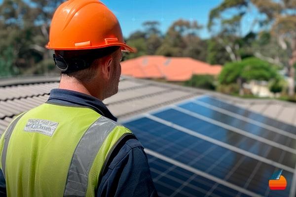 Energia solar em 2025: o que consumidores residenciais e empresariais precisam saber (sem economês)