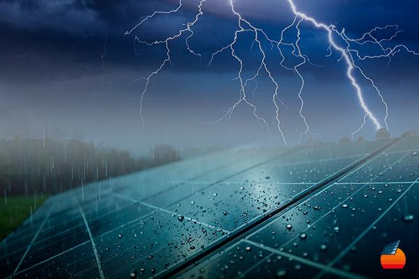 Proteção contra surtos em sistemas solares: como evitar prejuízos e paradas