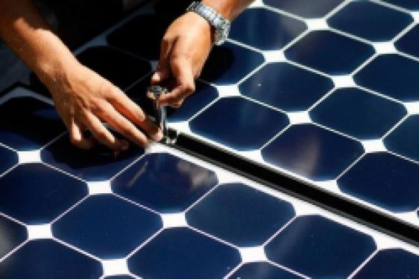 Principal desafio da energia solar é político, afirmam especialistas