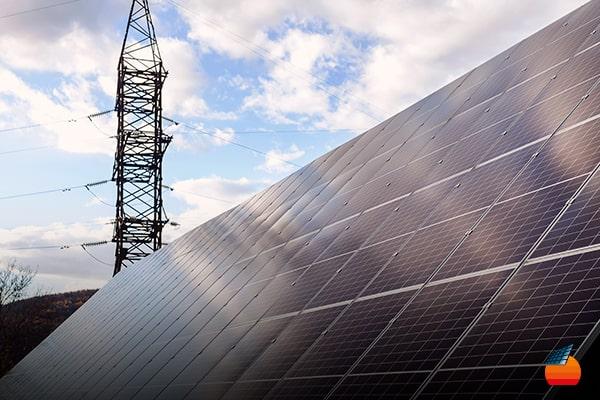 Você sabia que a energia solar ajuda a melhorar a rede elétrica?